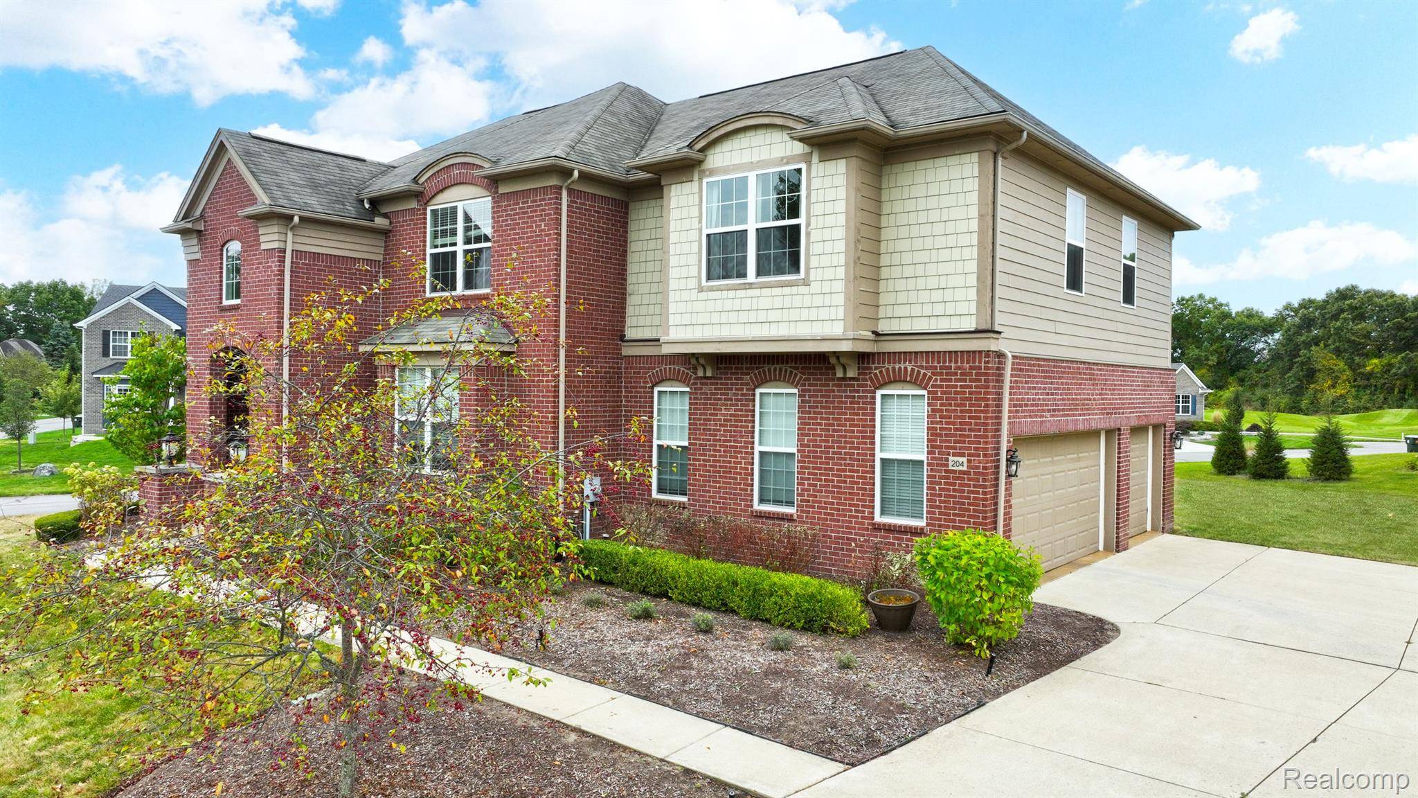 Lake Orion, MI 48362,204 GREENAN LN