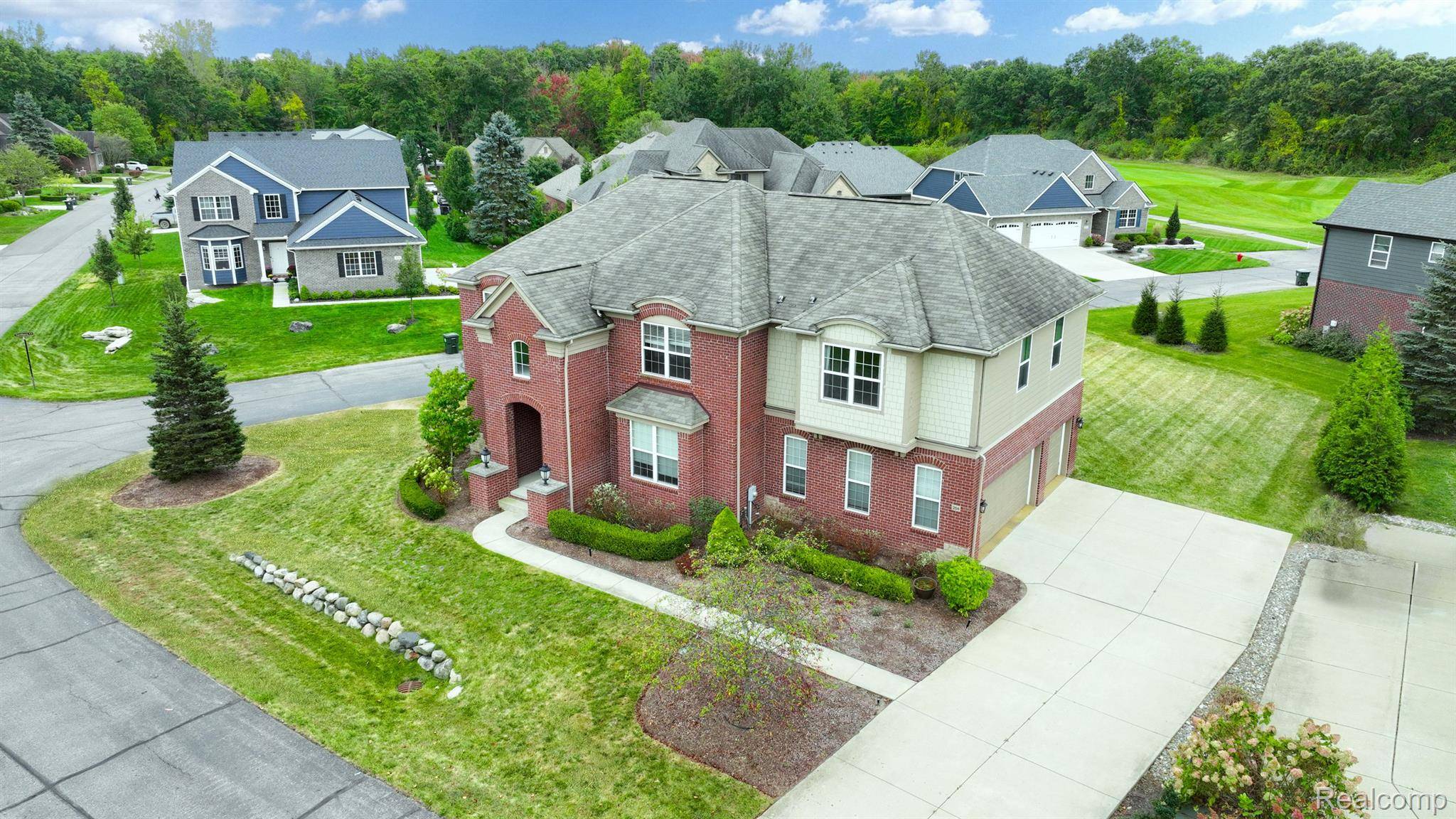 Lake Orion, MI 48362,204 GREENAN LN