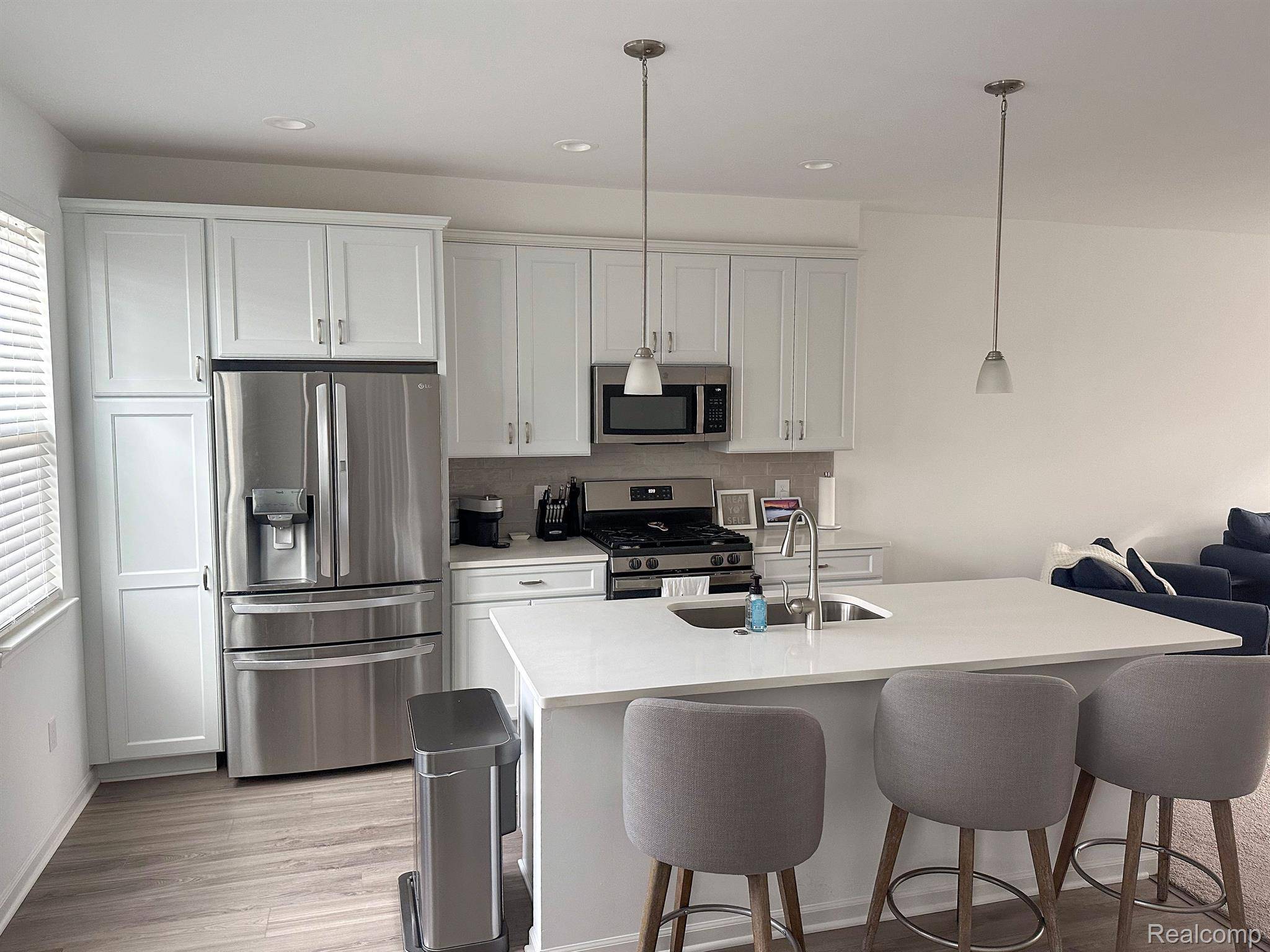 Wixom, MI 48393,195 MONUMENT LN