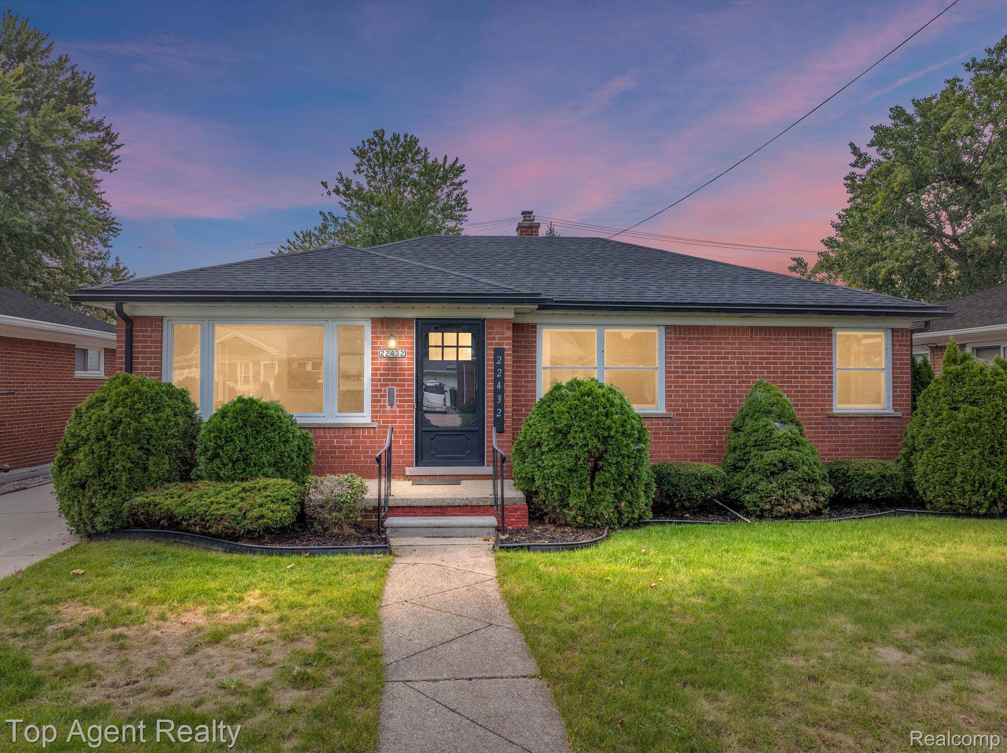 St. Clair Shores, MI 48080,22432 CAROLINA ST