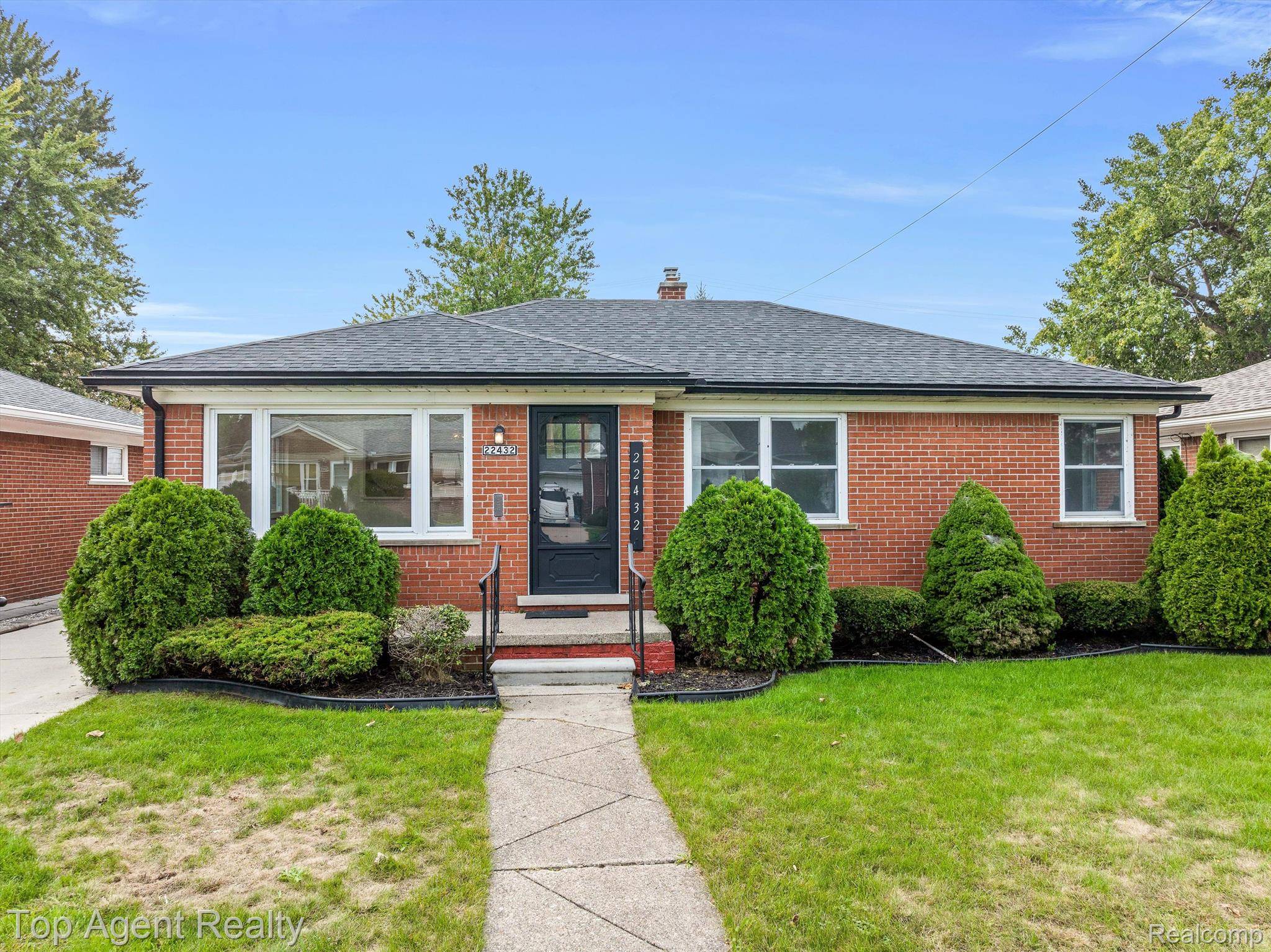 St. Clair Shores, MI 48080,22432 CAROLINA ST