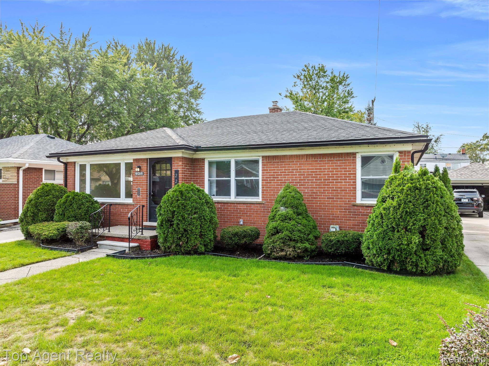 St. Clair Shores, MI 48080,22432 CAROLINA ST