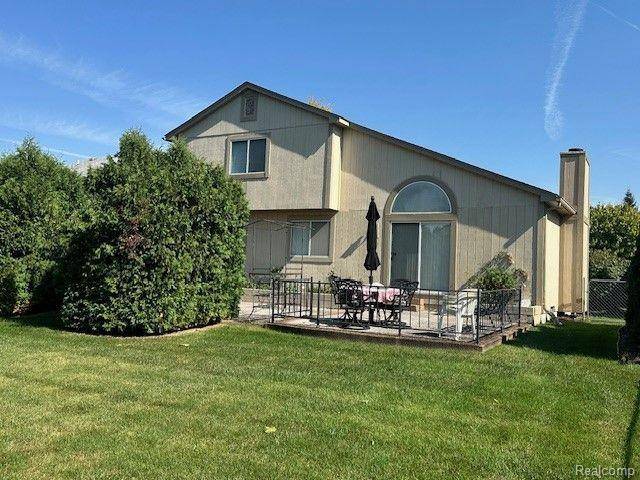 Wixom, MI 48393,2299 PAWNEE DR