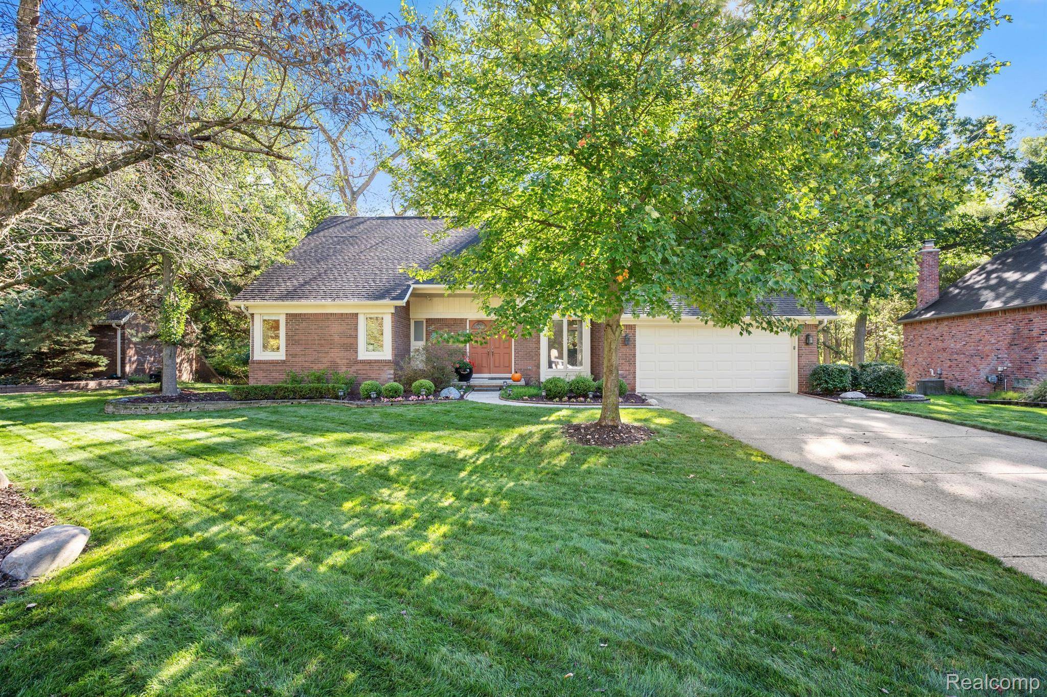 Rochester Hills, MI 48307,713 RIVER BEND DR