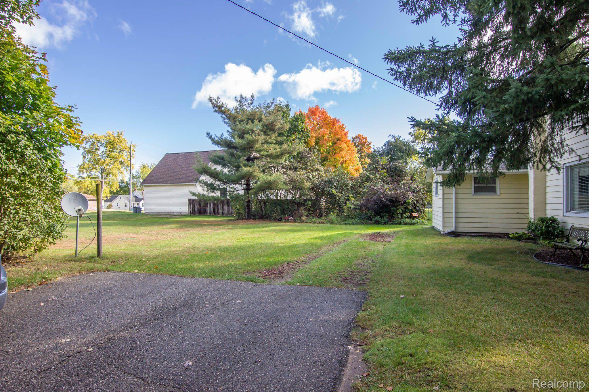 Waterford, MI 48327,468 OAK LAKE DR