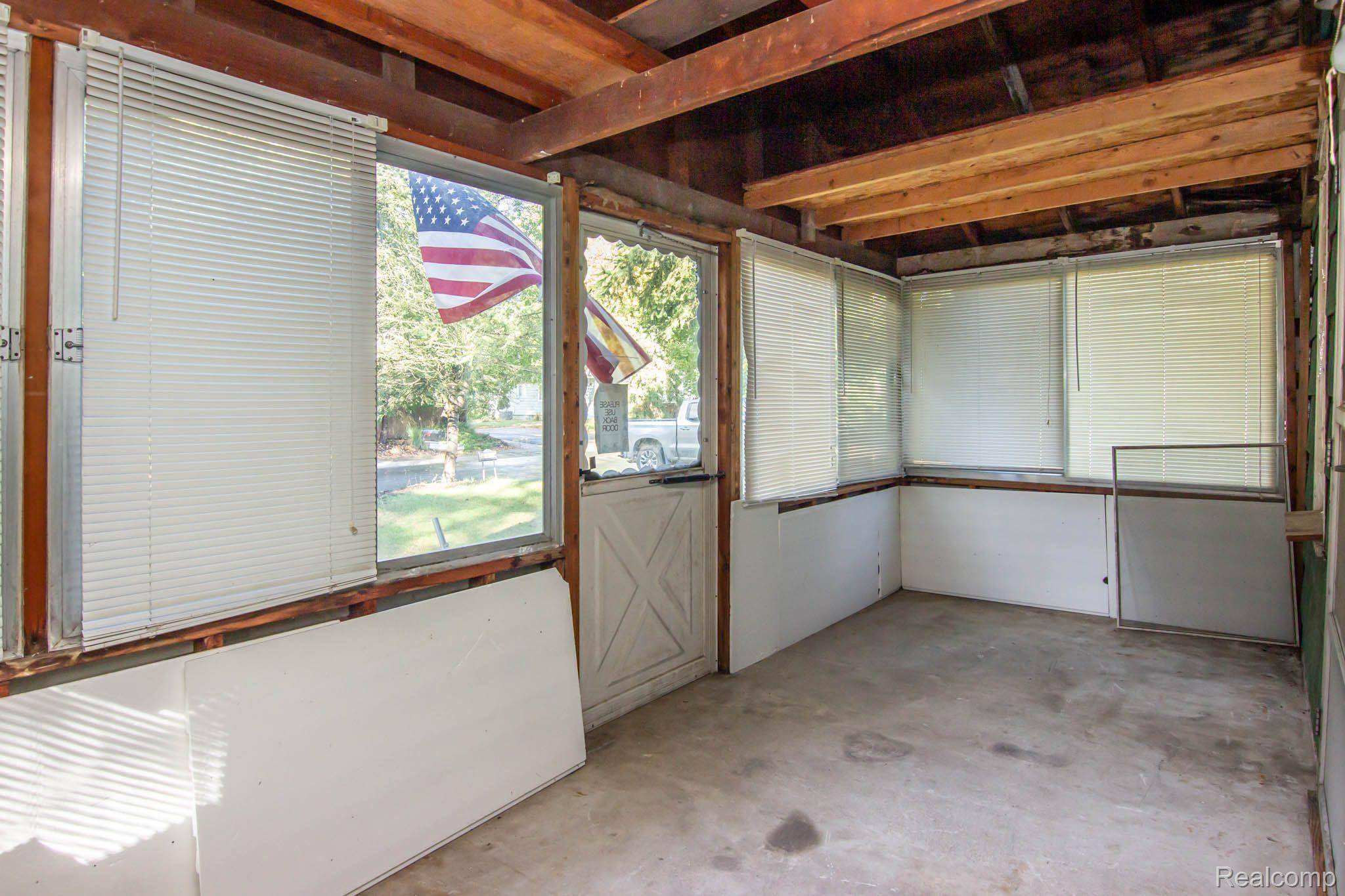 Waterford, MI 48327,468 OAK LAKE DR