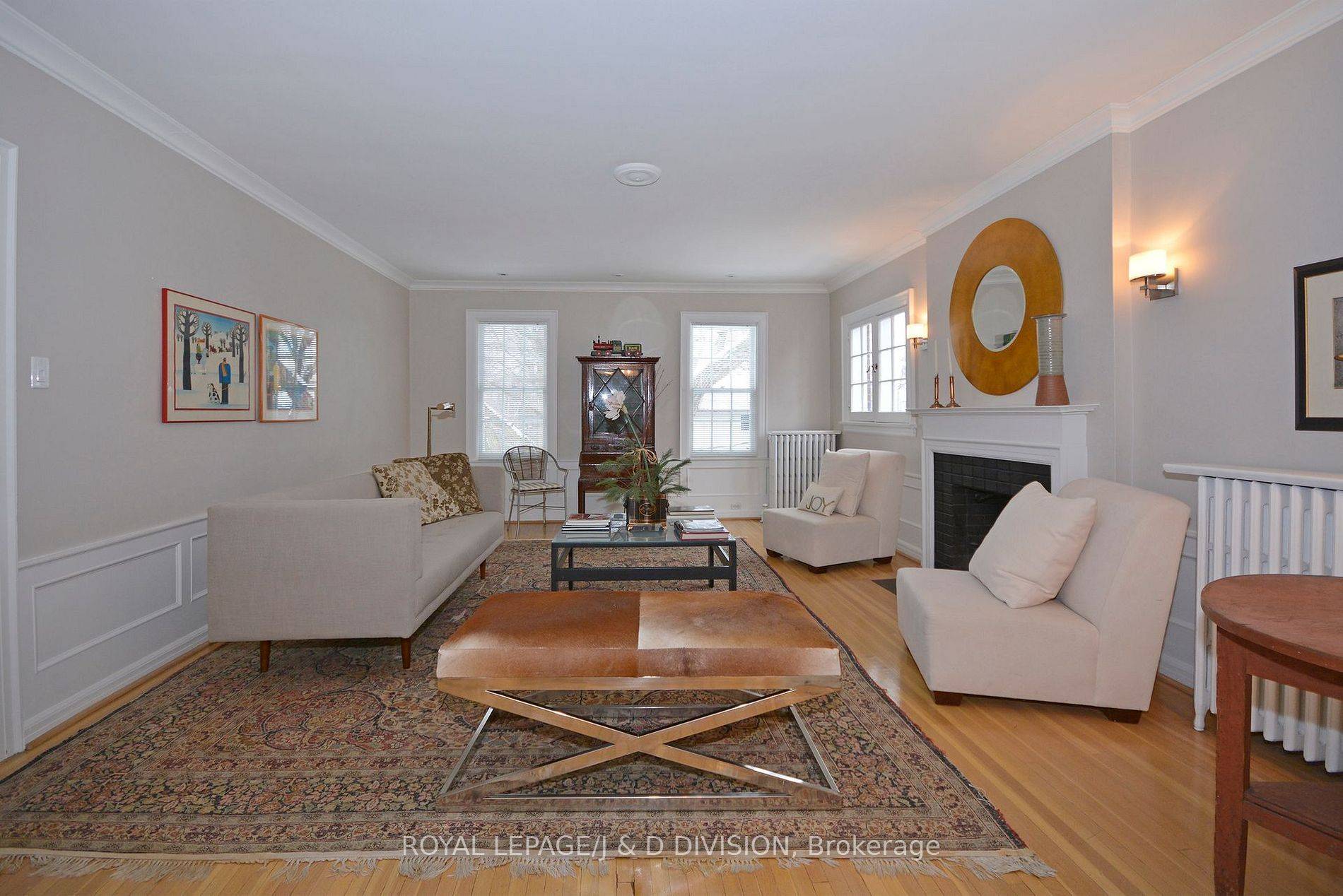 Toronto C02, ON M4V 1H3,34 Edmund AVE