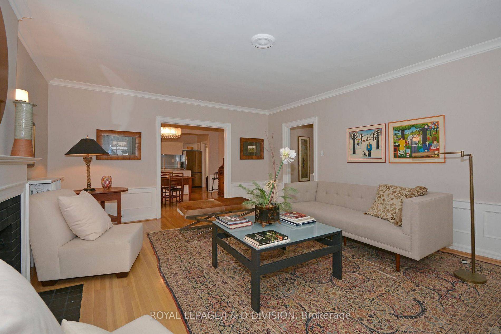 Toronto C02, ON M4V 1H3,34 Edmund AVE