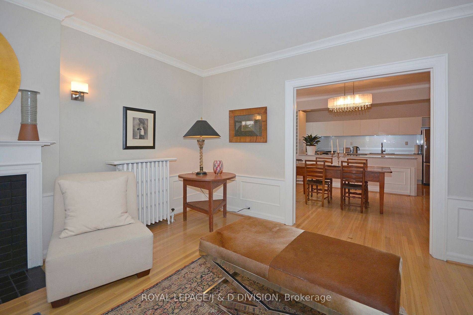 Toronto C02, ON M4V 1H3,34 Edmund AVE