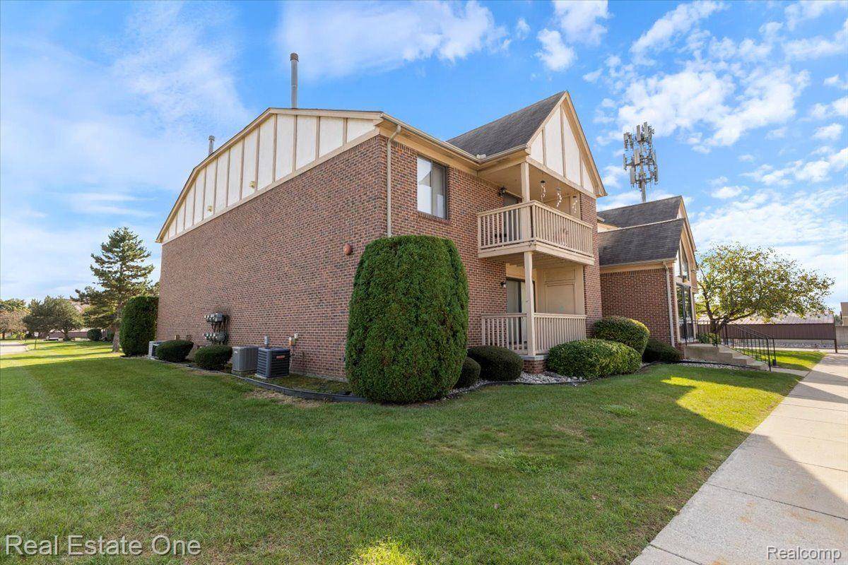 Macomb, MI 48044,45206 FRYER DR