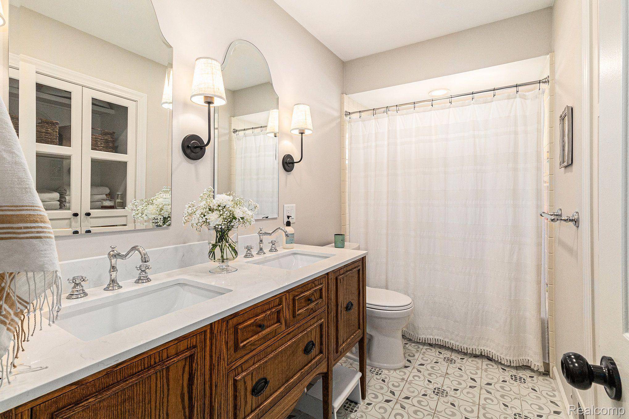 Wixom, MI 48393,1582 CHOWNINGS GLEN DR