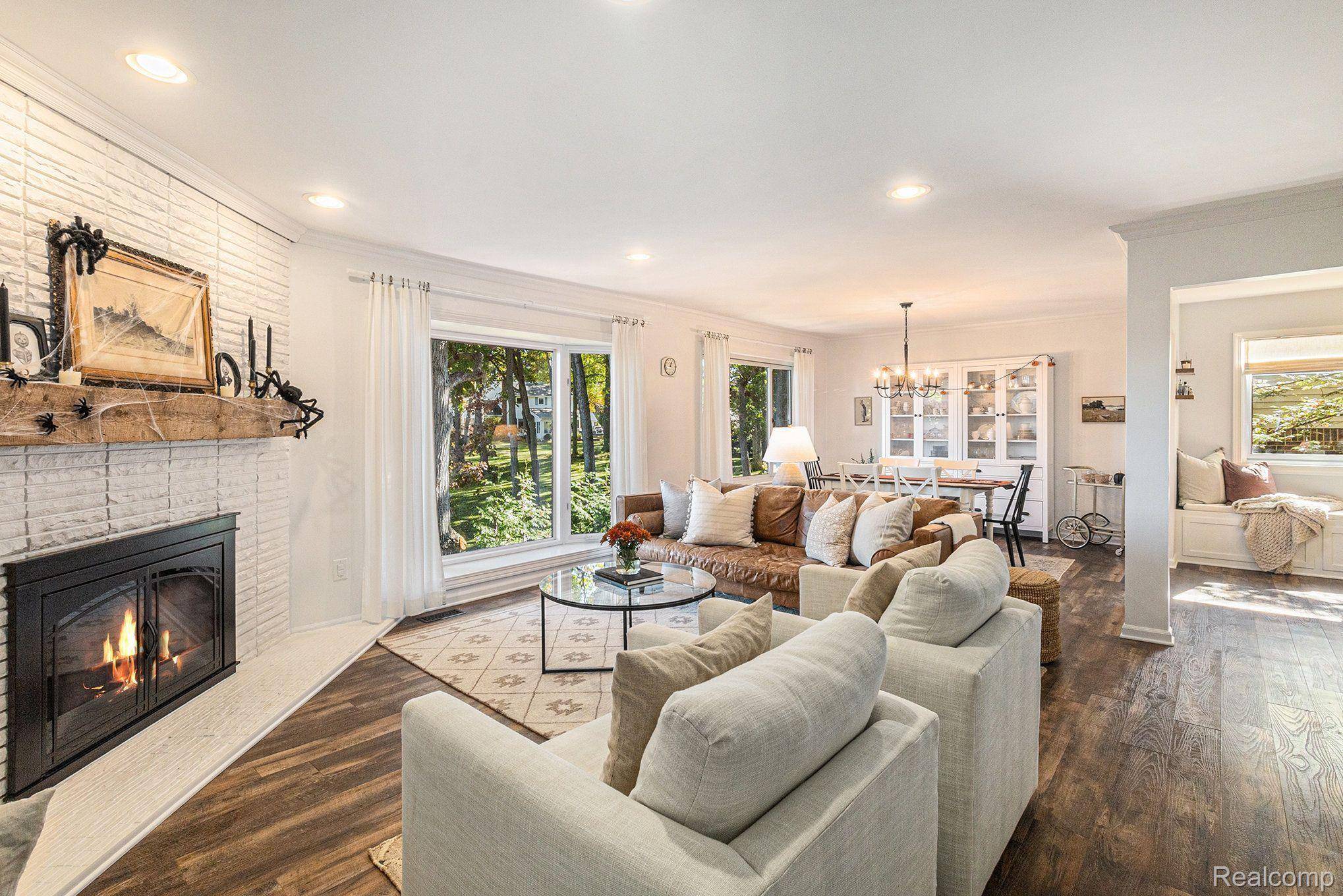 Wixom, MI 48393,1582 CHOWNINGS GLEN DR