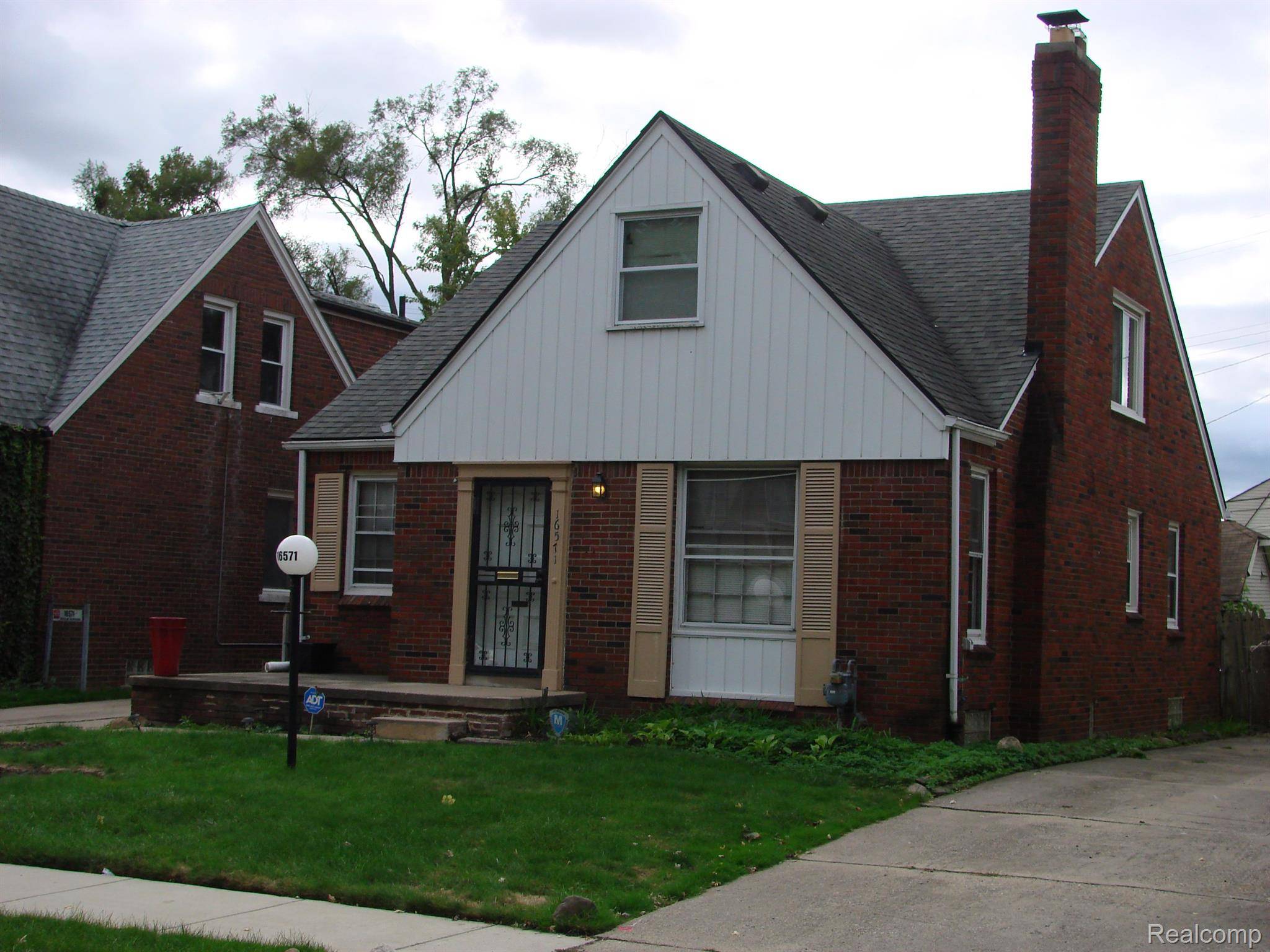 Detroit, MI 48219,16571 KENTFIELD ST