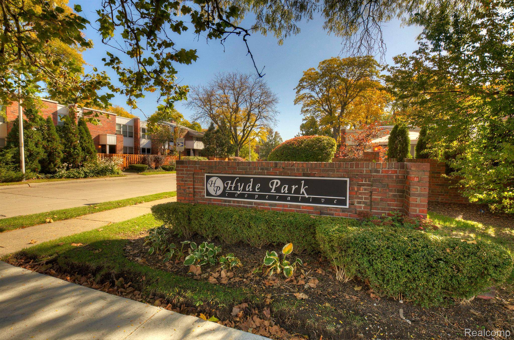 Detroit, MI 48207,2037 Hyde Park DR