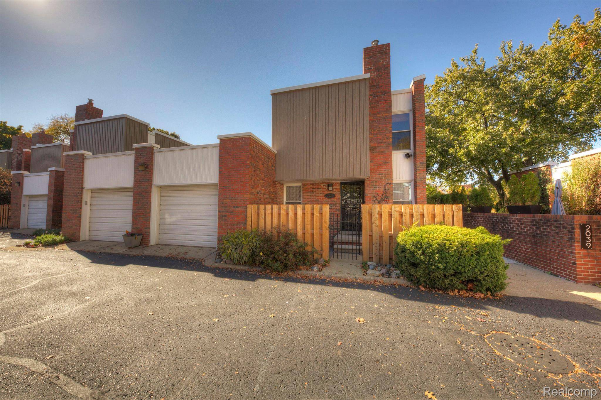 Detroit, MI 48207,2037 Hyde Park DR