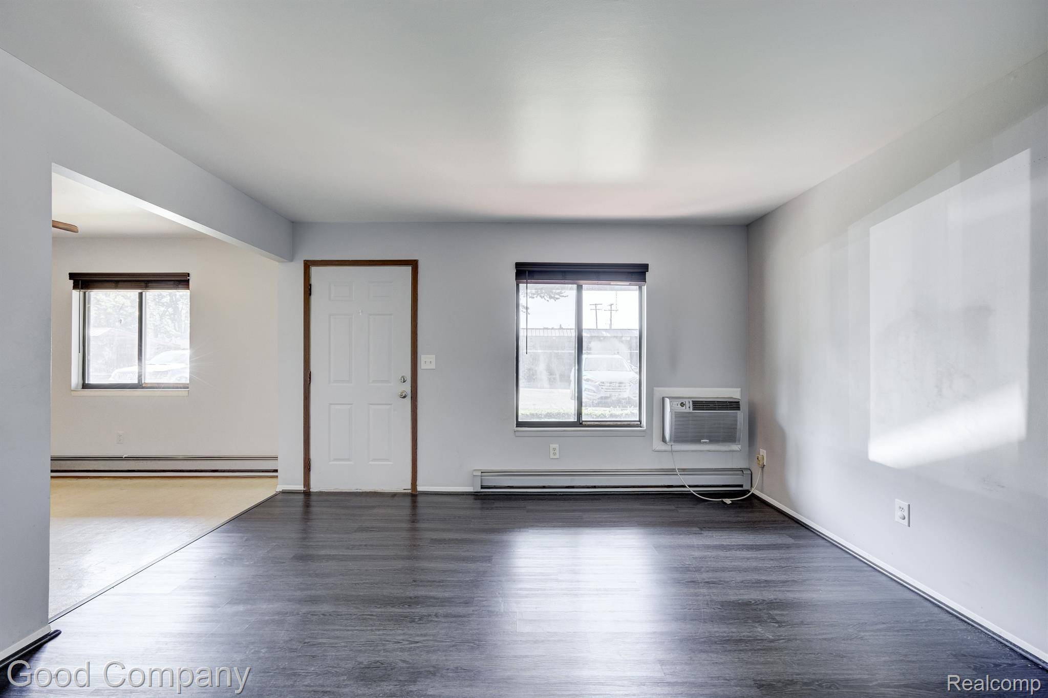 Roseville, MI 48066,30464 UTICA RD