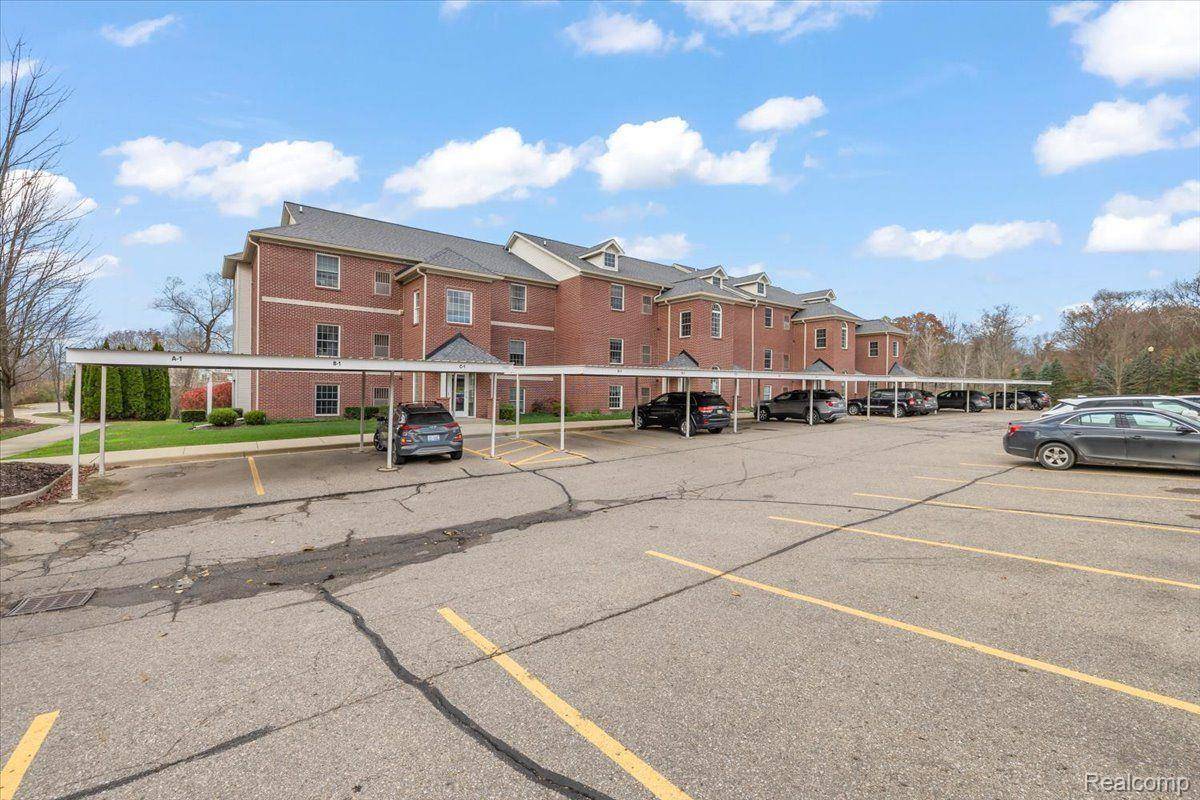 Clarkston, MI 48346,6600 TRILLIUM VILLAGE LN #13