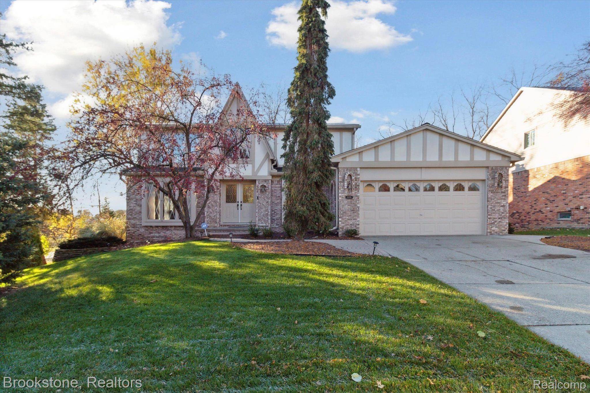 Rochester Hills, MI 48309,1009 VALLEY STREAM DR