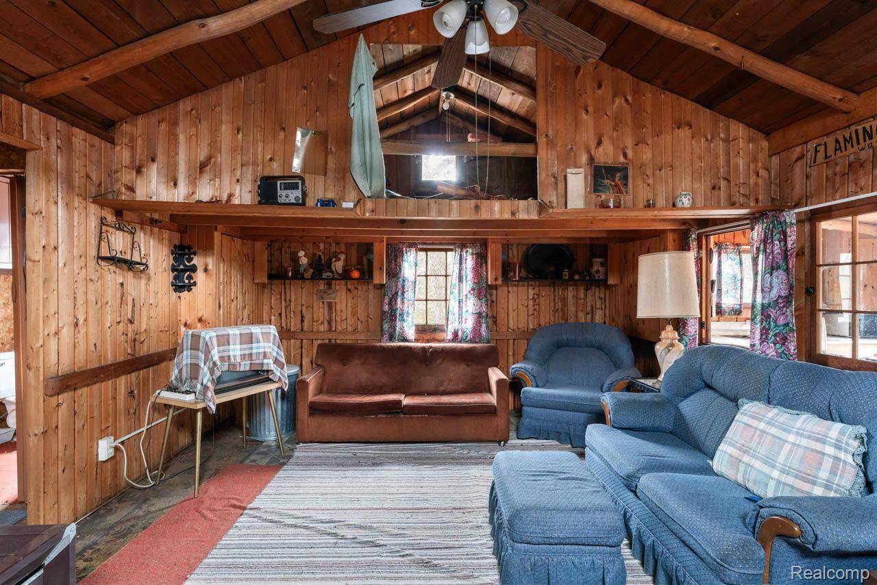 Harrison, MI 48625,317 ROBERT RD