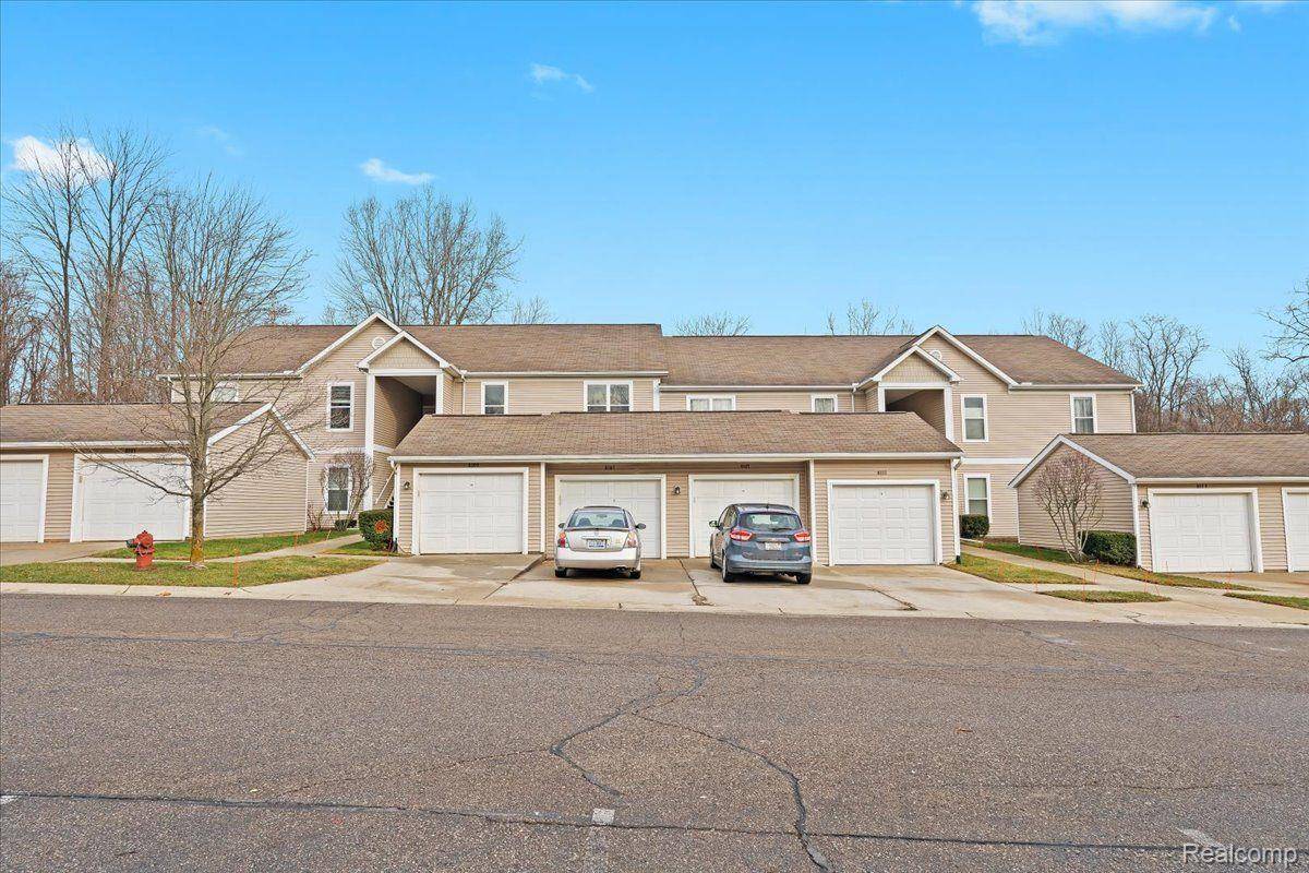 Ypsilanti, MI 48198,8105 AUTUMN WOODS TRL