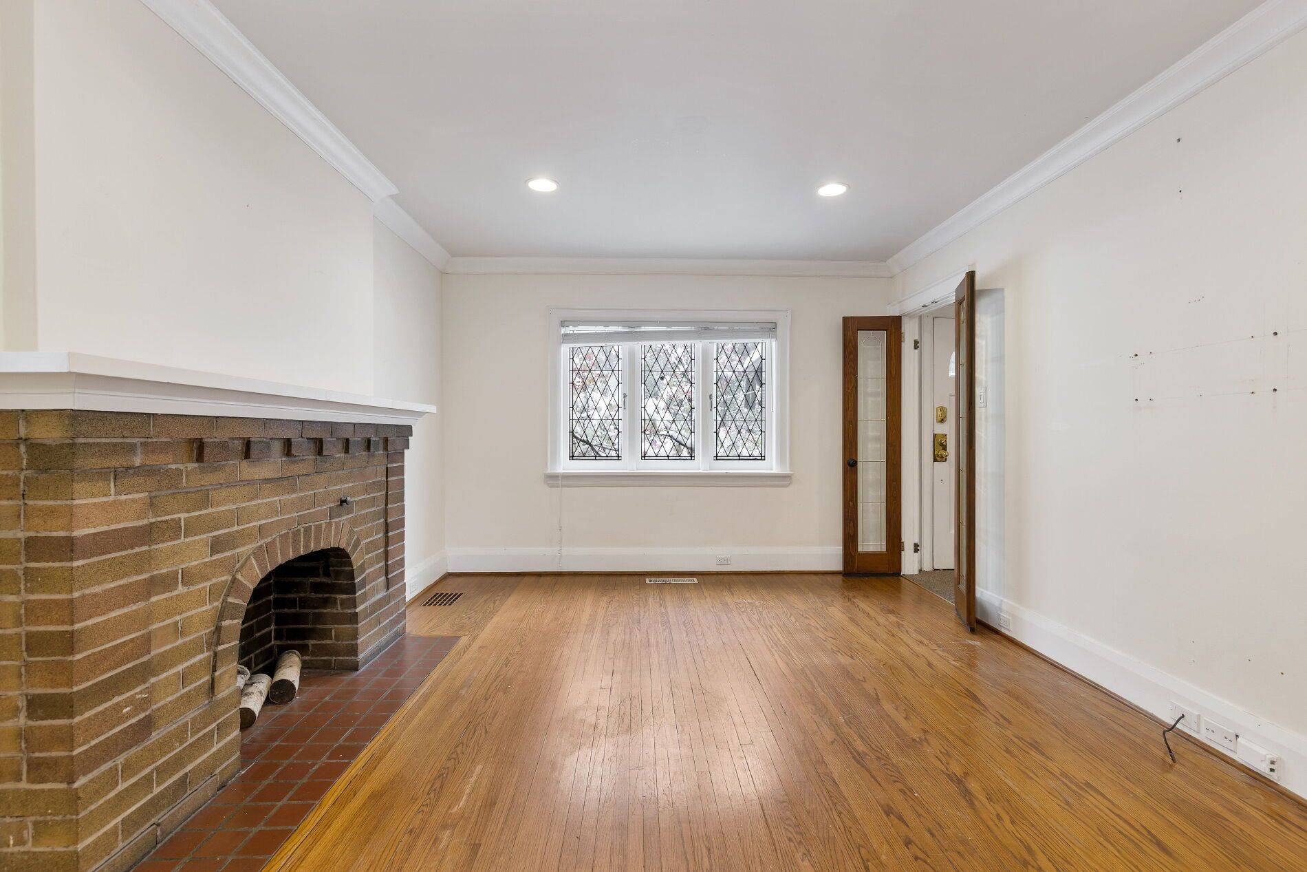 Toronto C02, ON M4V 1B8,511 Davenport RD