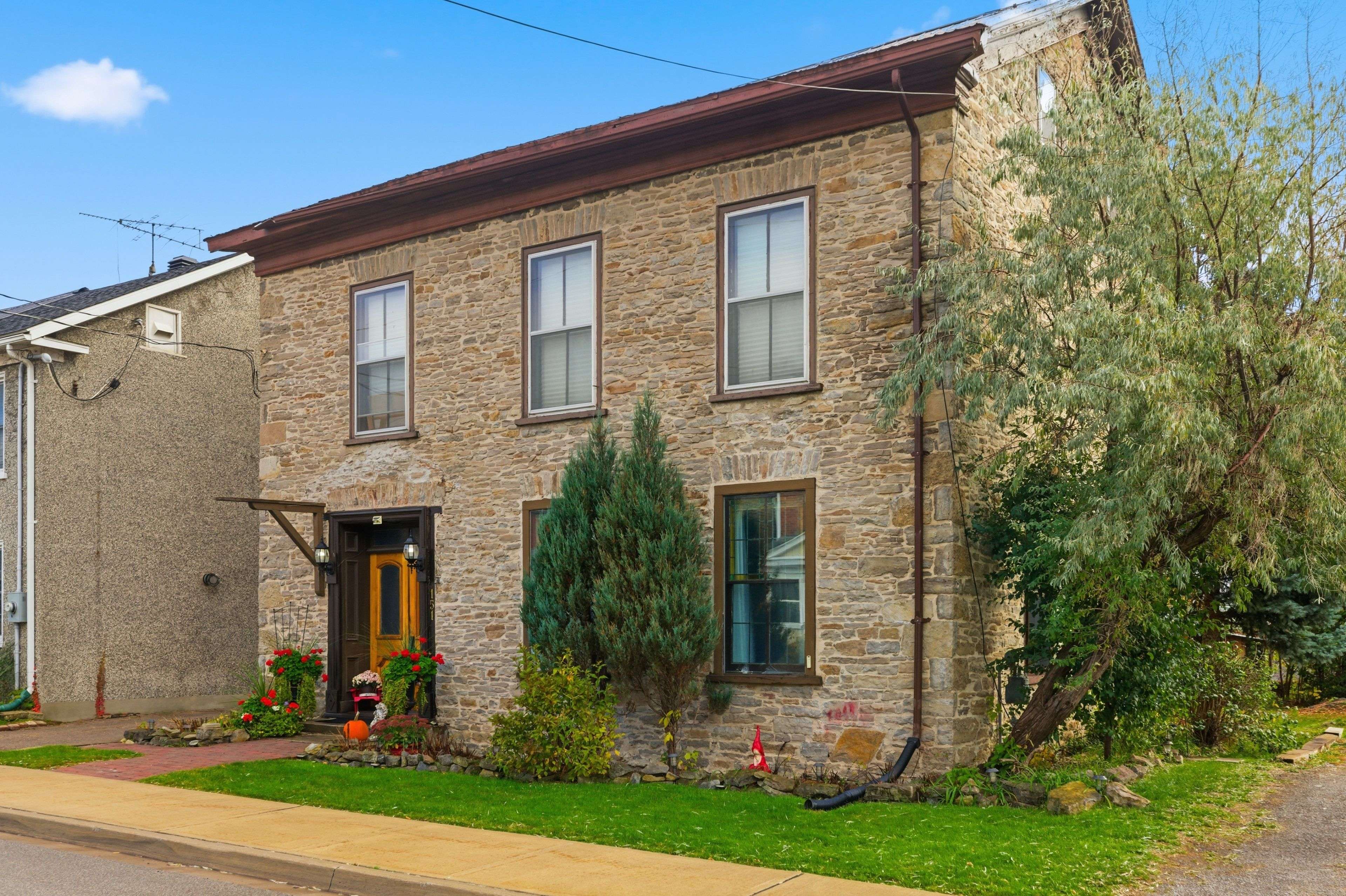 Prescott, ON K0E 1T0,151 Henry ST E