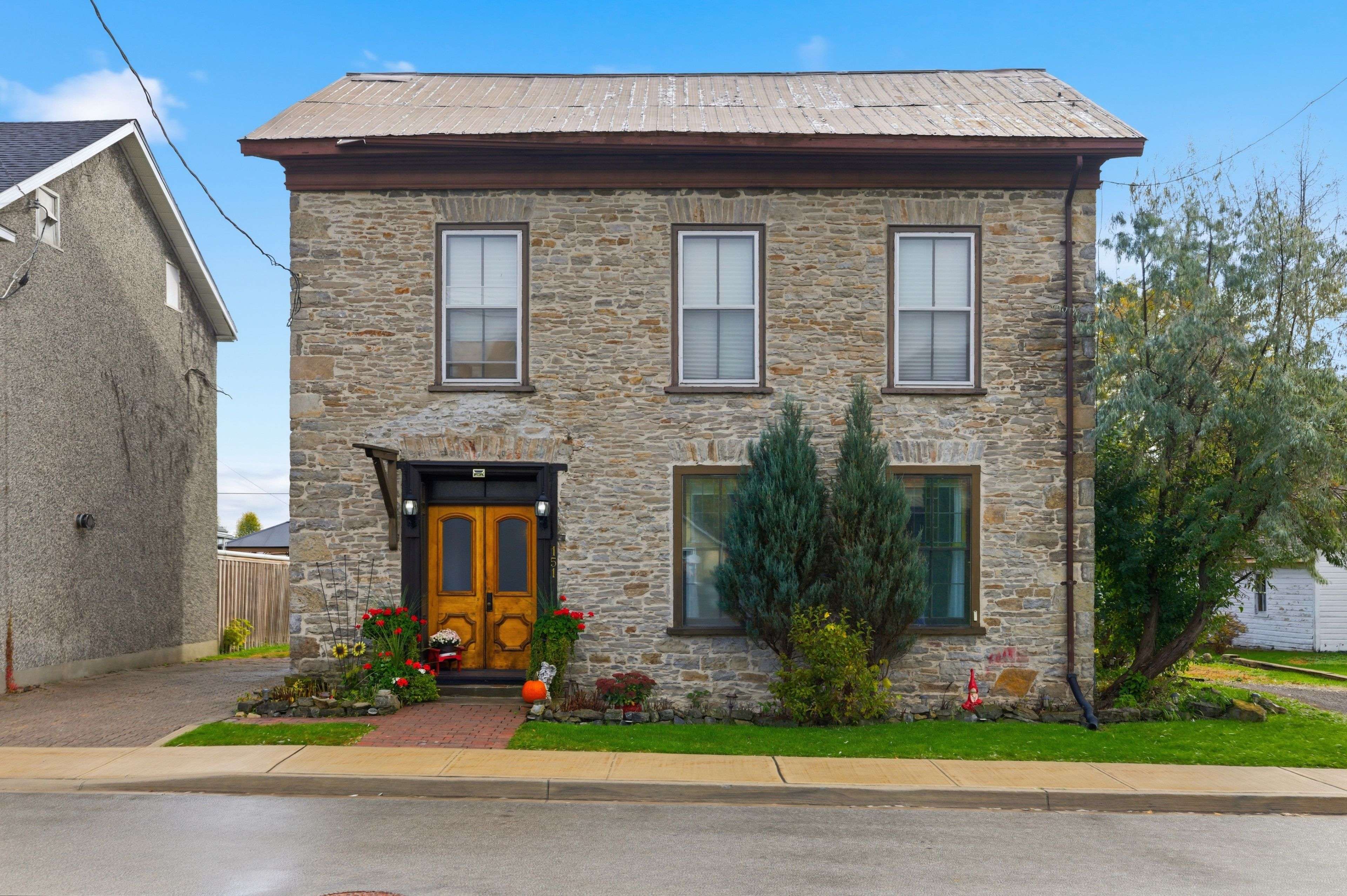 Prescott, ON K0E 1T0,151 Henry ST E