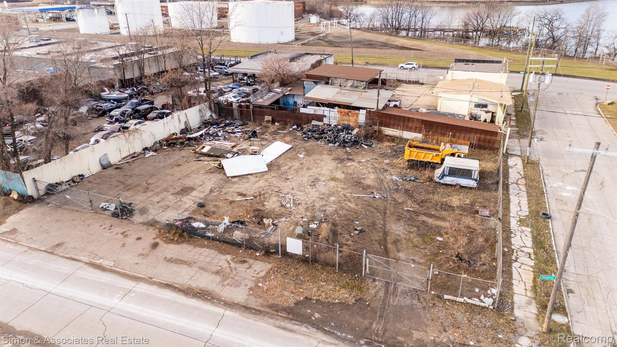 Detroit, MI 48217,303 S DIX ST