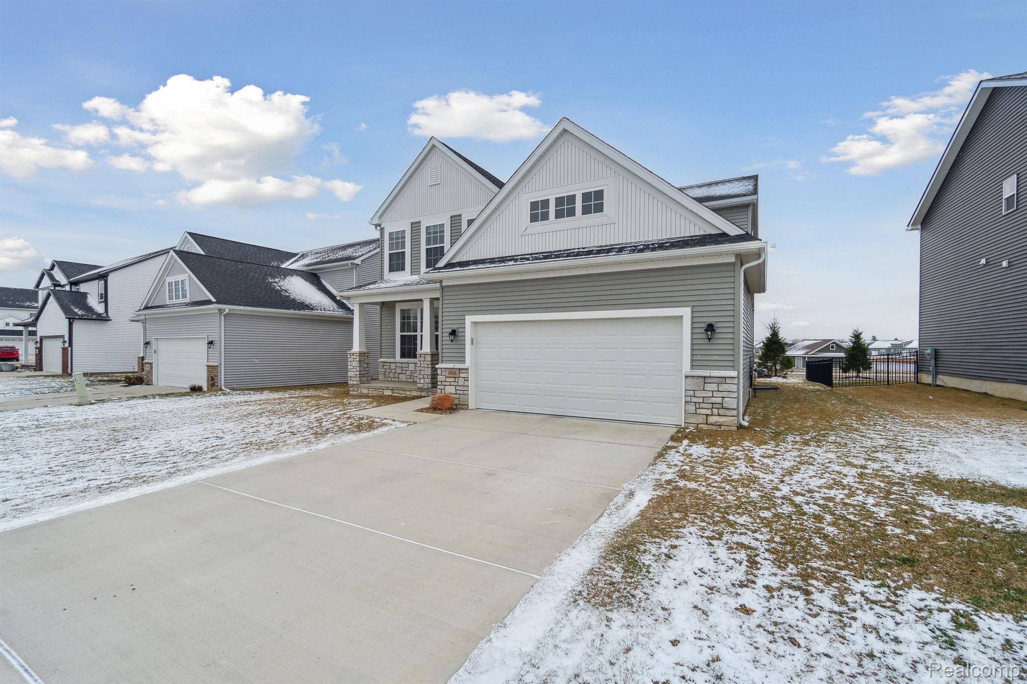 Howell, MI 48843,190 SAWGRASS DR