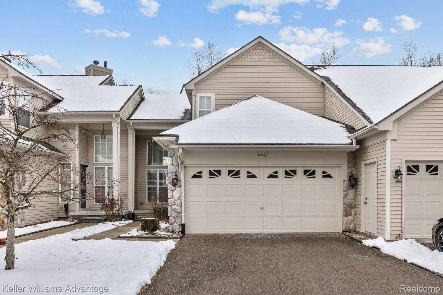 Wixom, MI 48393,2527 PINE DR