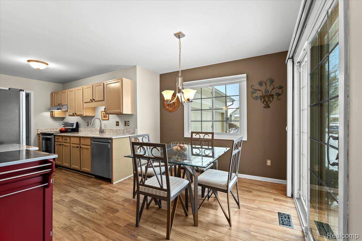 Wixom, MI 48393,2597 MAPLE FOREST CT