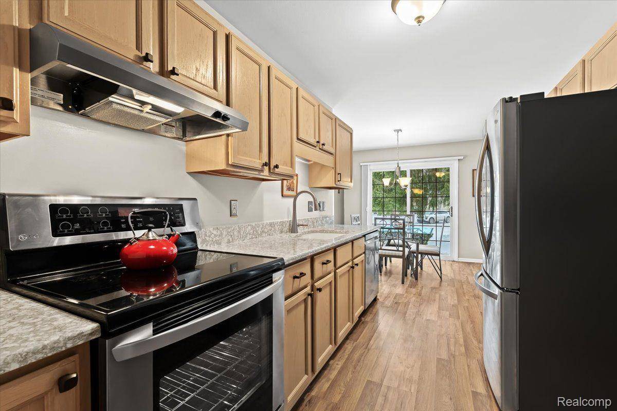 Wixom, MI 48393,2597 MAPLE FOREST CT