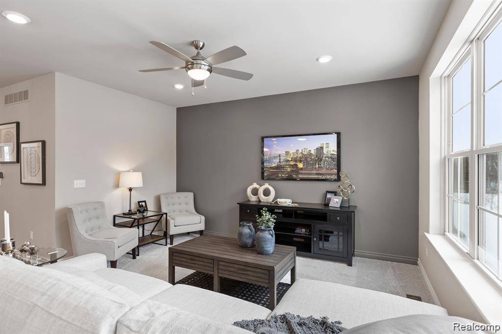 Howell, MI 48855,2240 Chase DR #119