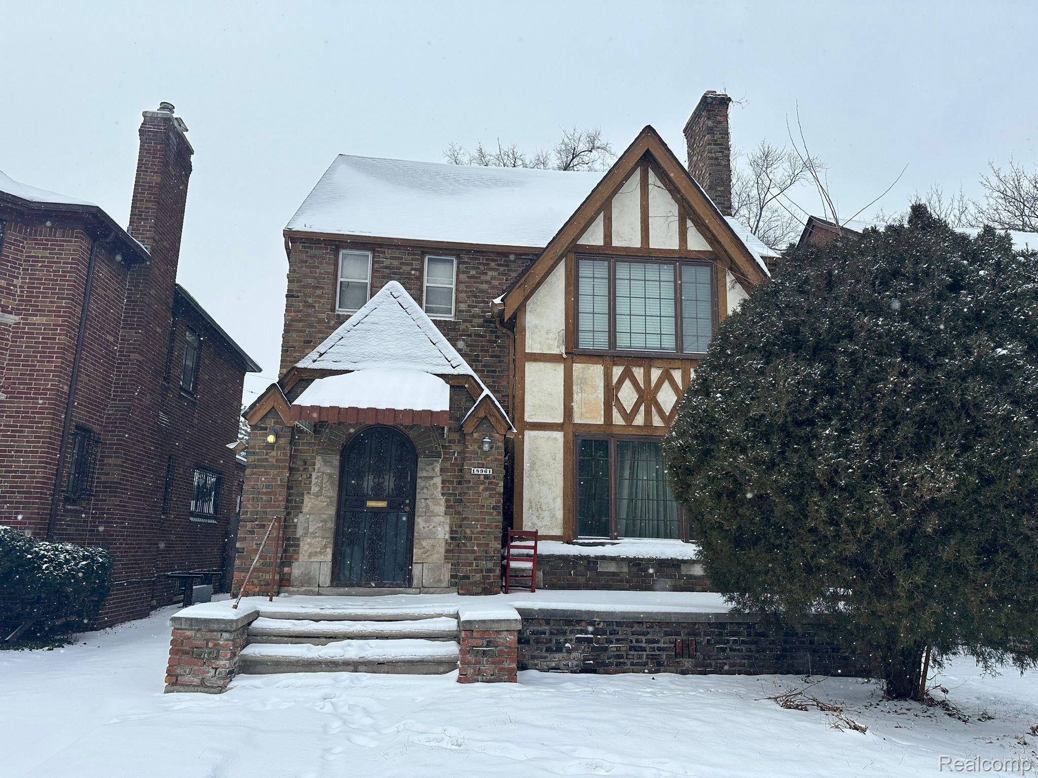 Detroit, MI 48221,18961 PENNINGTON DR