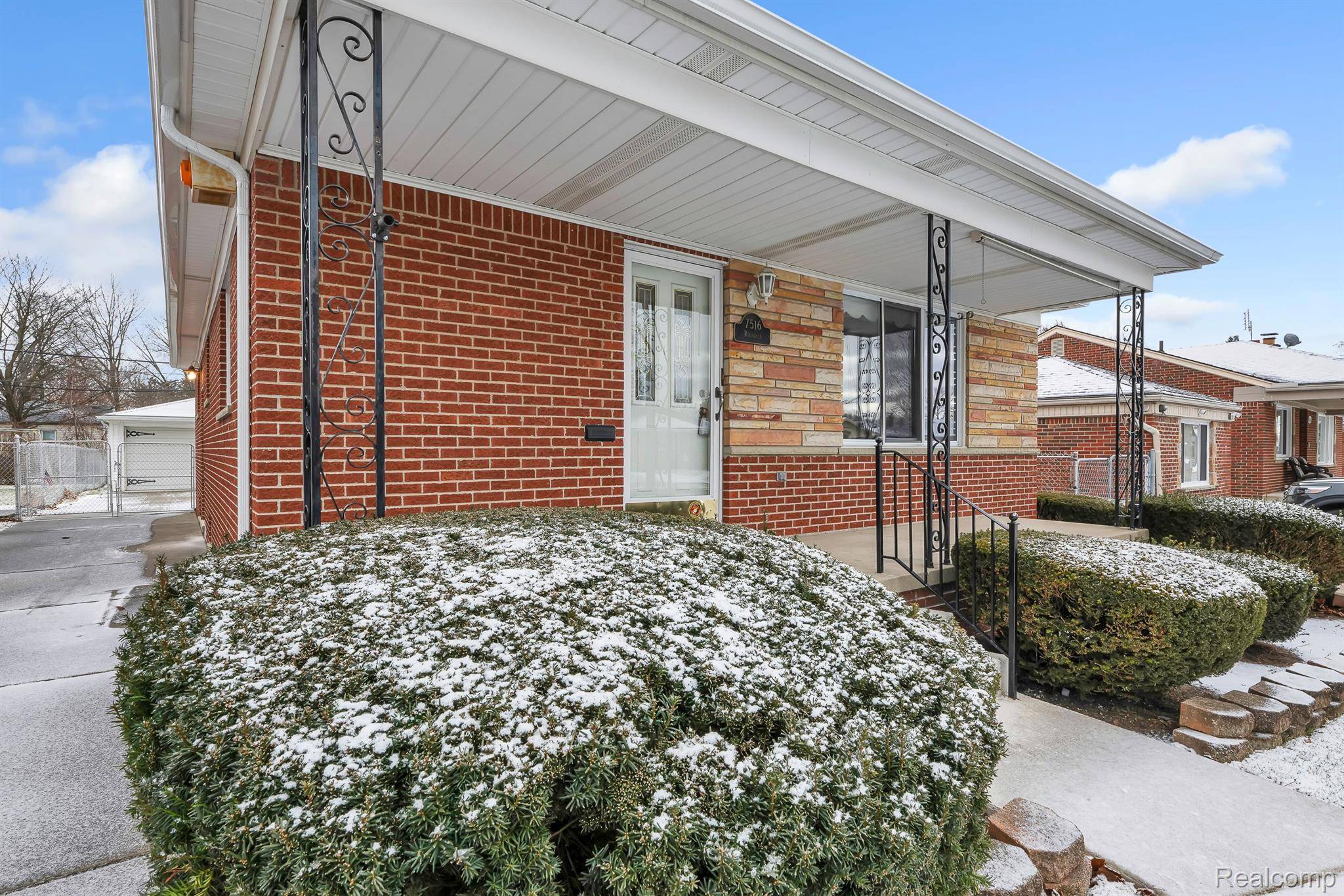 Dearborn Heights, MI 48127,7516 ROBINDALE AVE