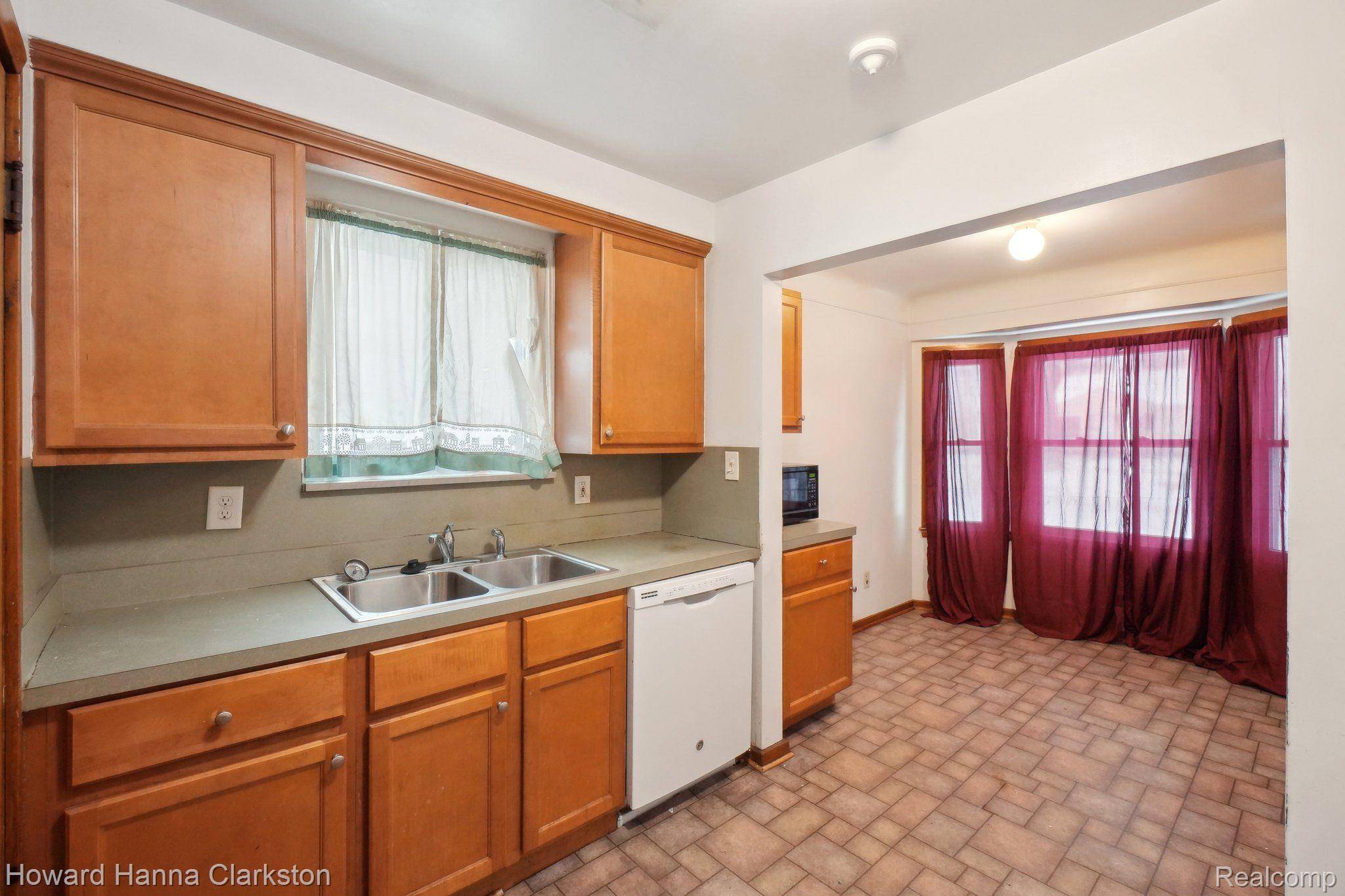 Redford, MI 48240,17330 Five Points ST