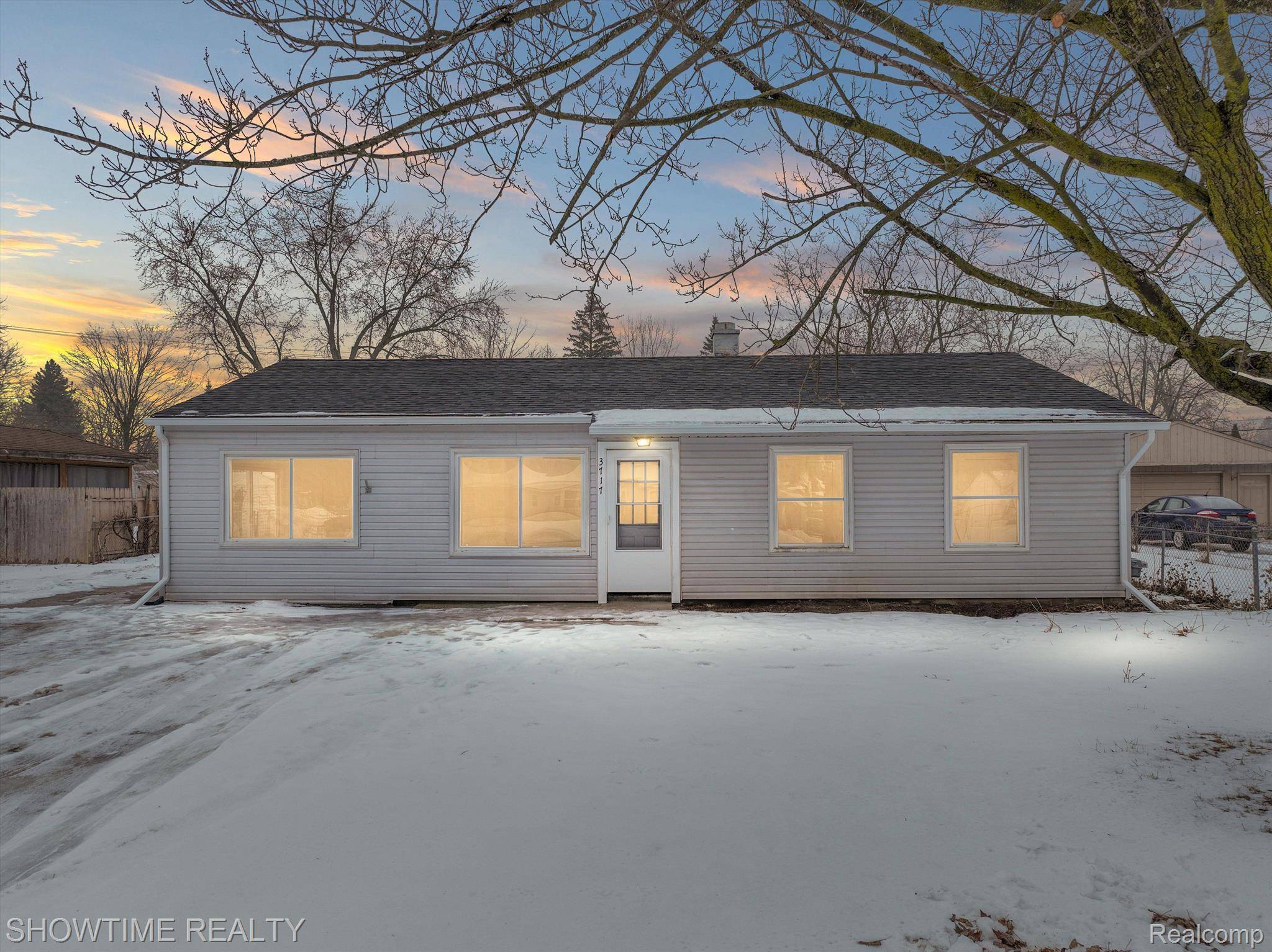 Lake Orion, MI 48359,3717 QUEENSBURY RD