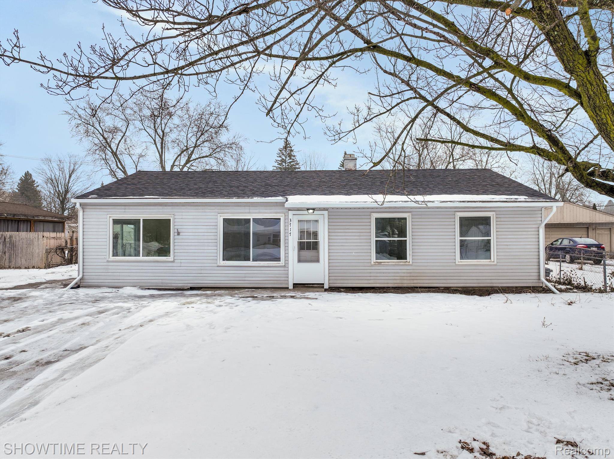 Lake Orion, MI 48359,3717 QUEENSBURY RD