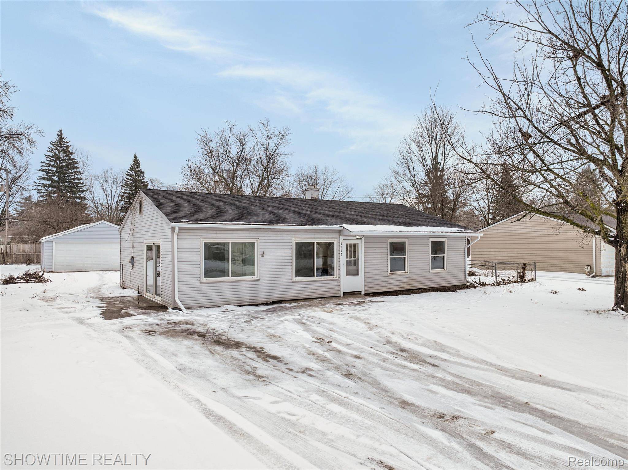 Lake Orion, MI 48359,3717 QUEENSBURY RD