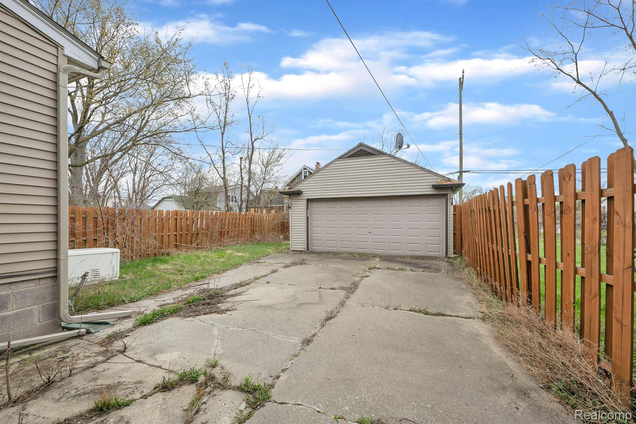 Detroit, MI 48213,11164 GLENFIELD ST