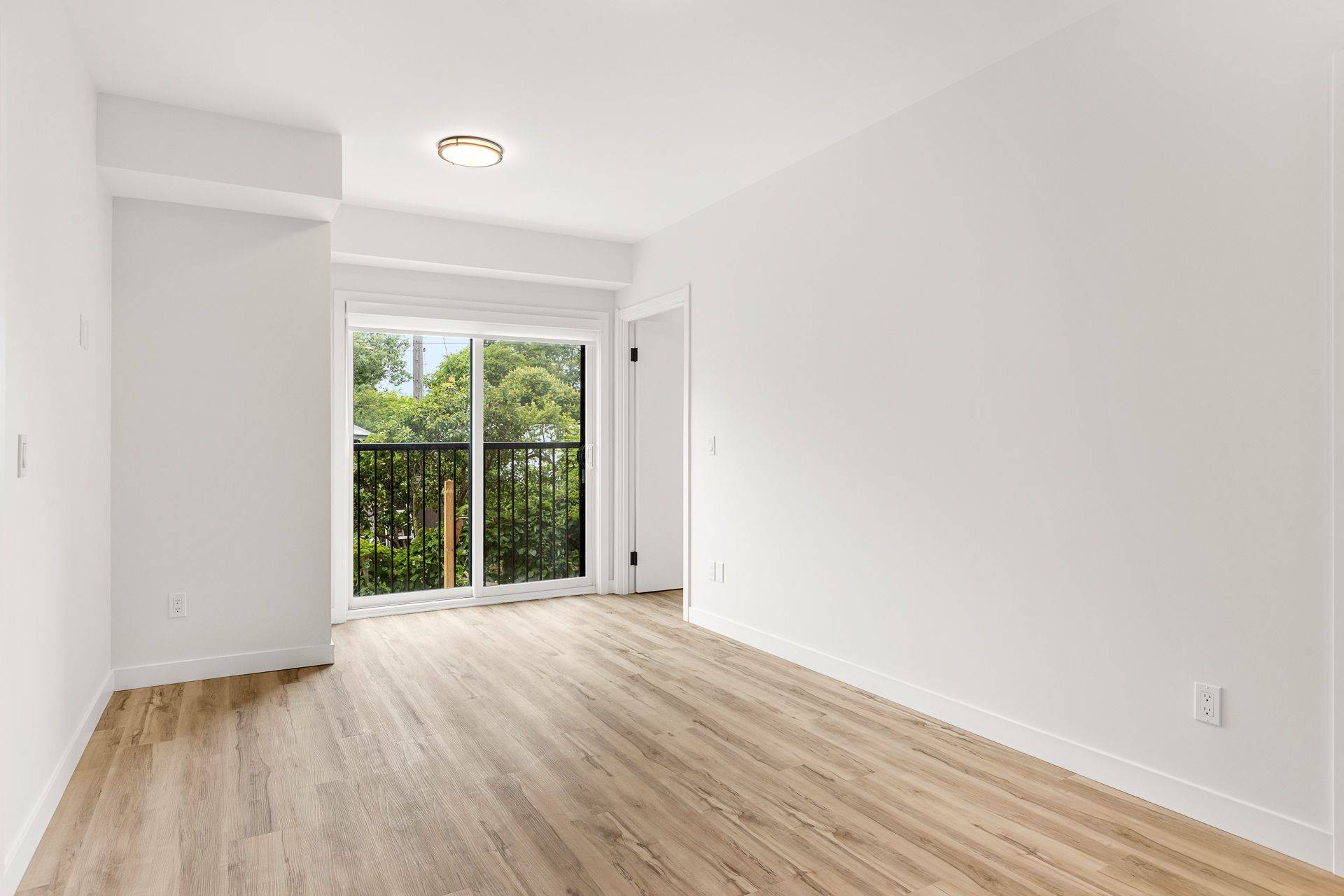 West Centre Town, ON K1Y 2W2,177 Armstrong ST #202