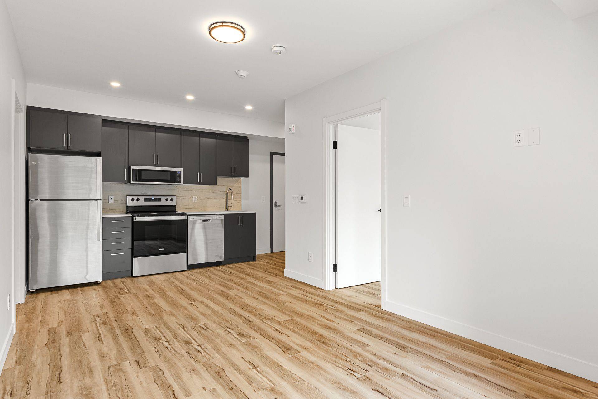 West Centre Town, ON K1Y 2W2,177 Armstrong ST #202