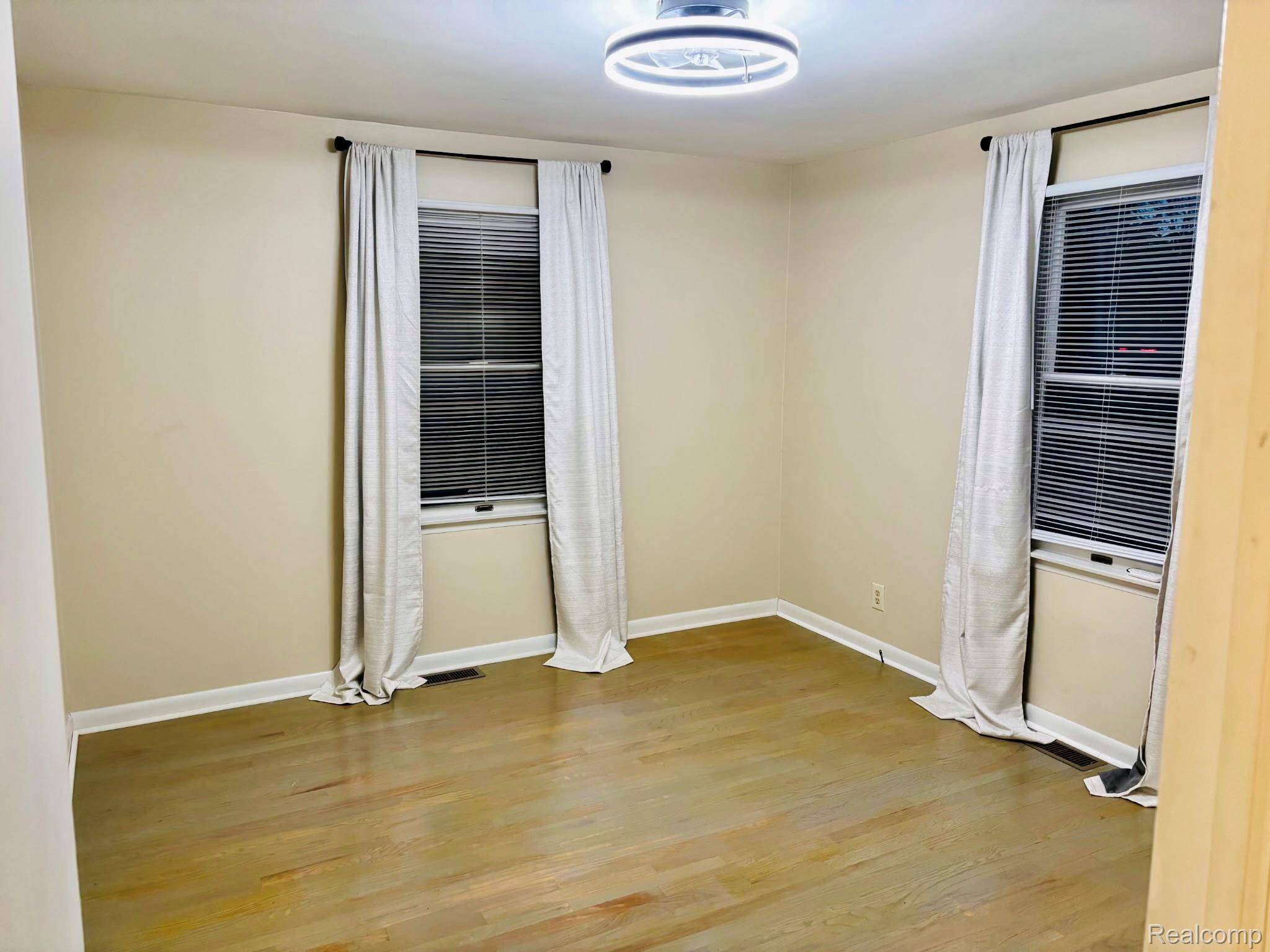 South Lyon, MI 48178,13901 Silver Lake RD