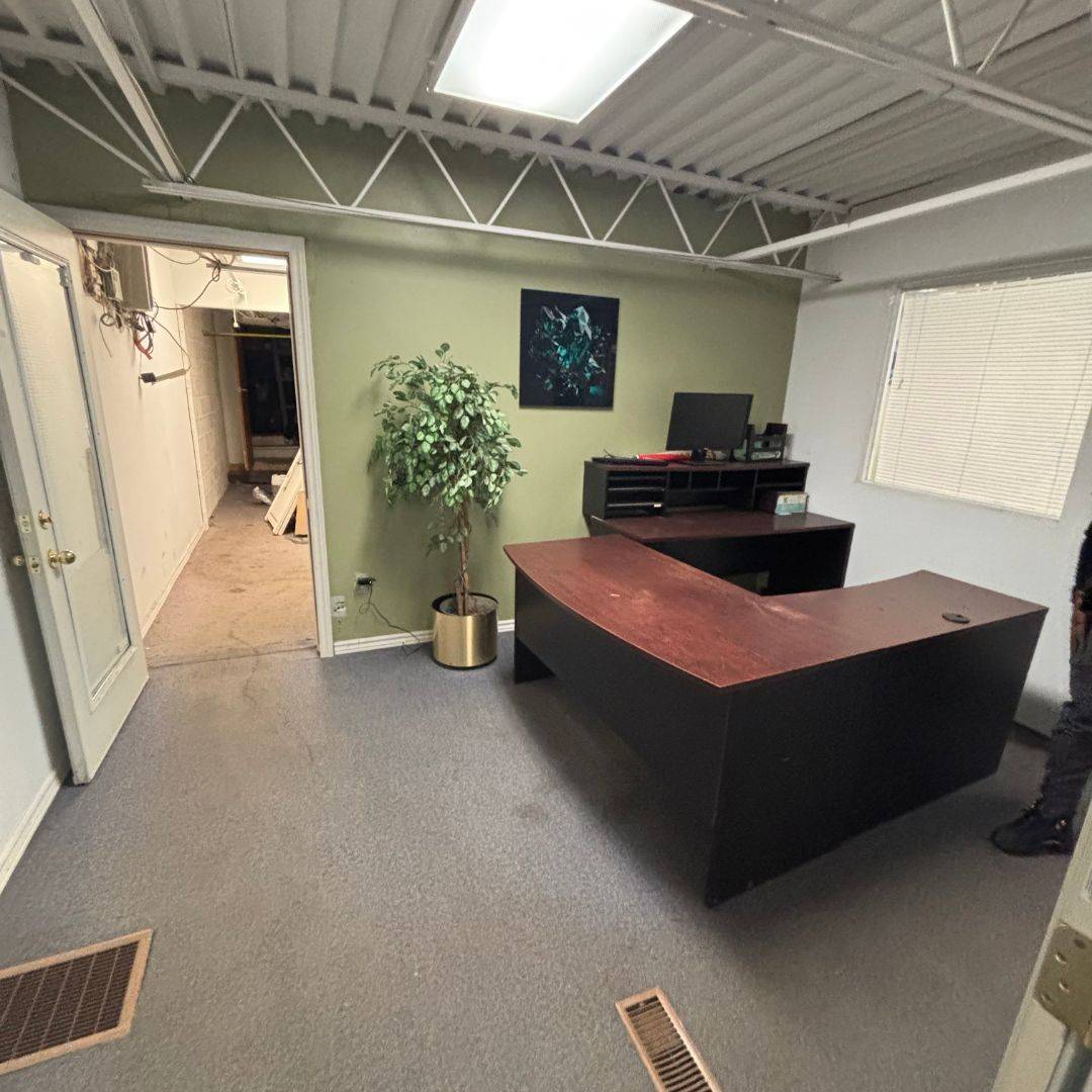 Toronto E01, ON M4L 1A1,828 EASTERN AVE