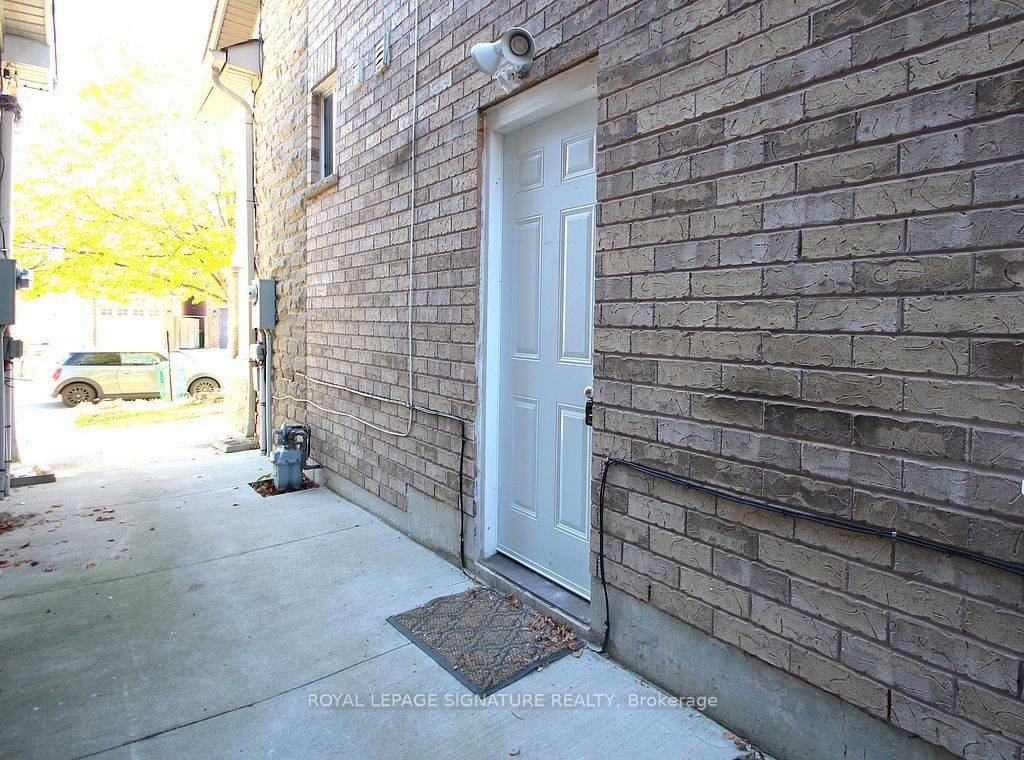 Brampton, ON L7A 2R1,70 Penbridge CIR #Lower