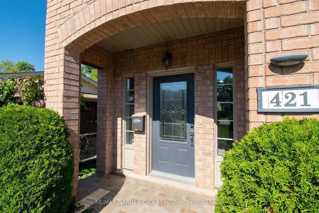 St. Catharines, ON L2P 2Y3,421 Queenston ST