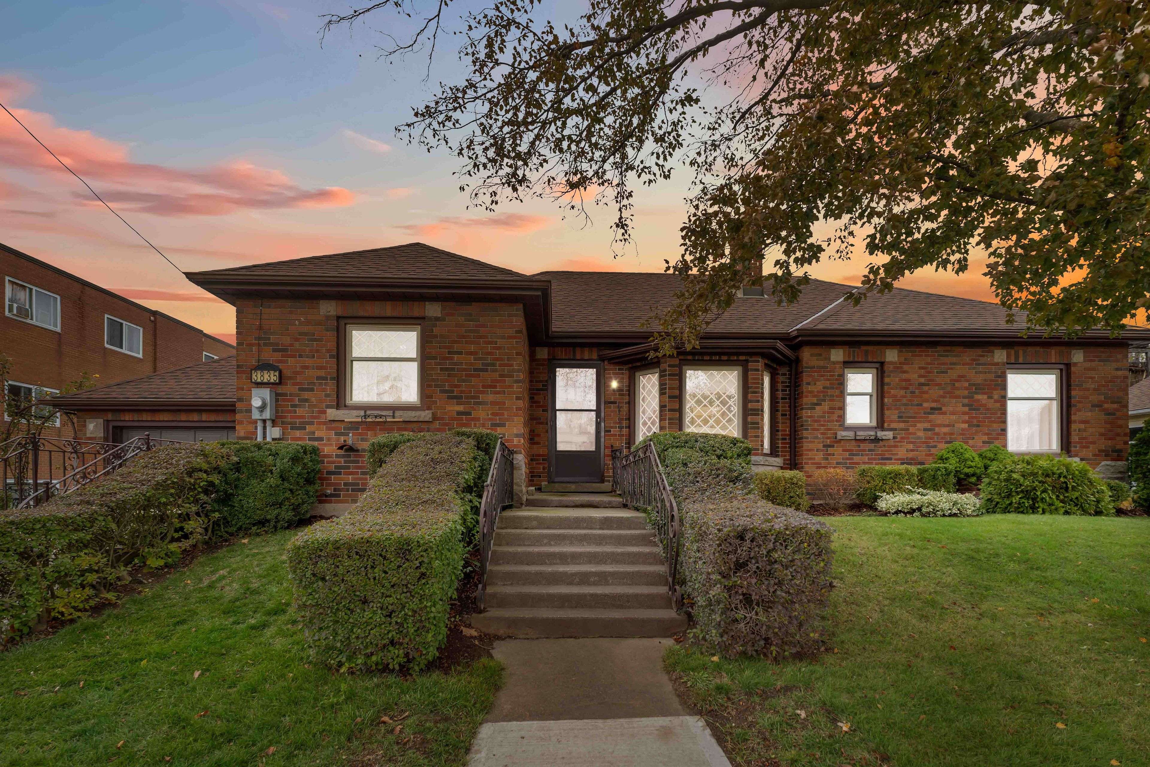 Niagara Falls, ON L2G 6B4,3835 Main ST