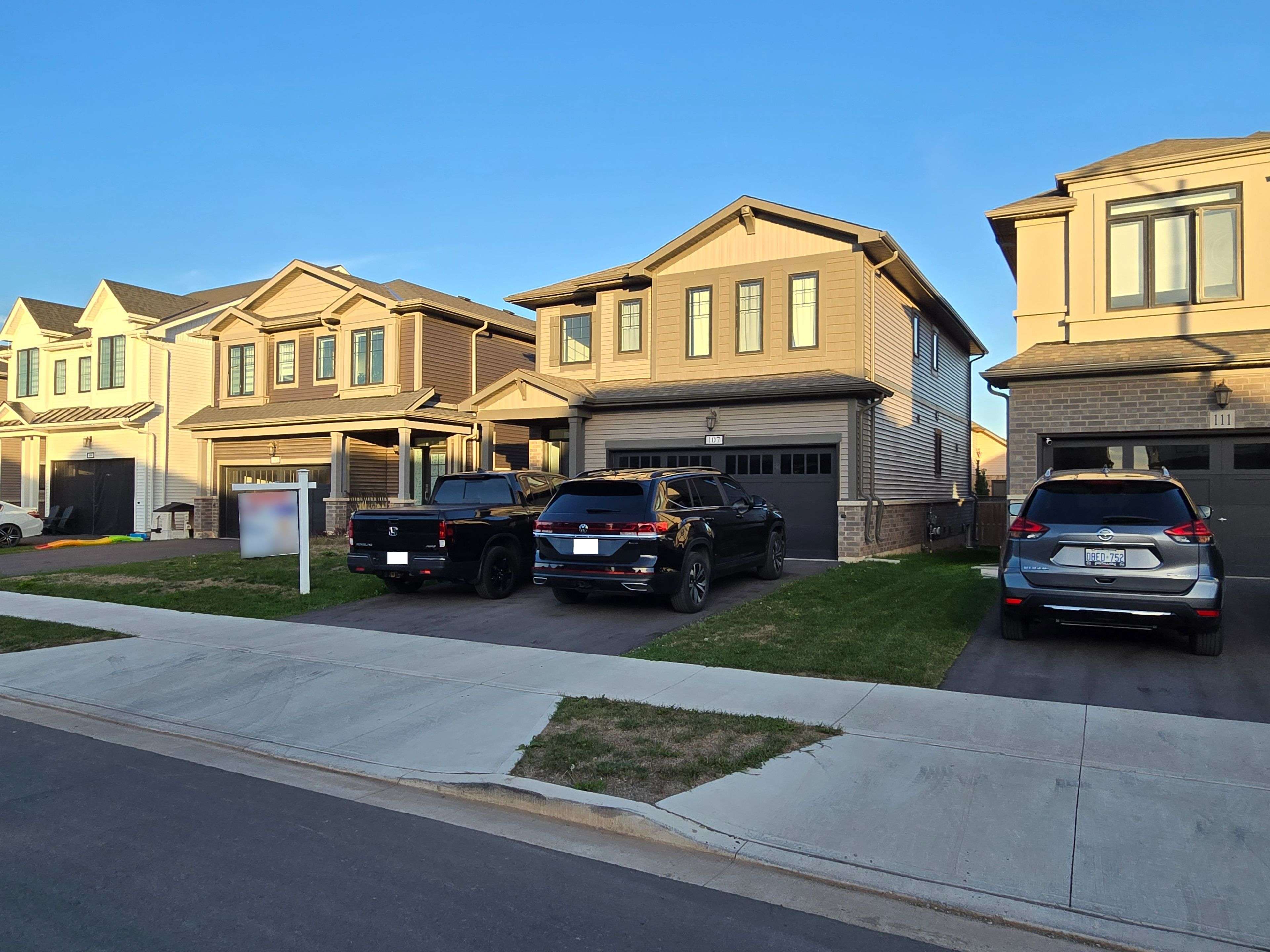 Hamilton, ON L8E 0K9,107 Starfire CRES