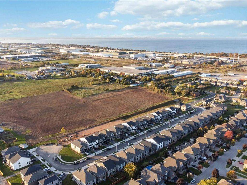 Hamilton, ON L8E 0K9,107 Starfire CRES