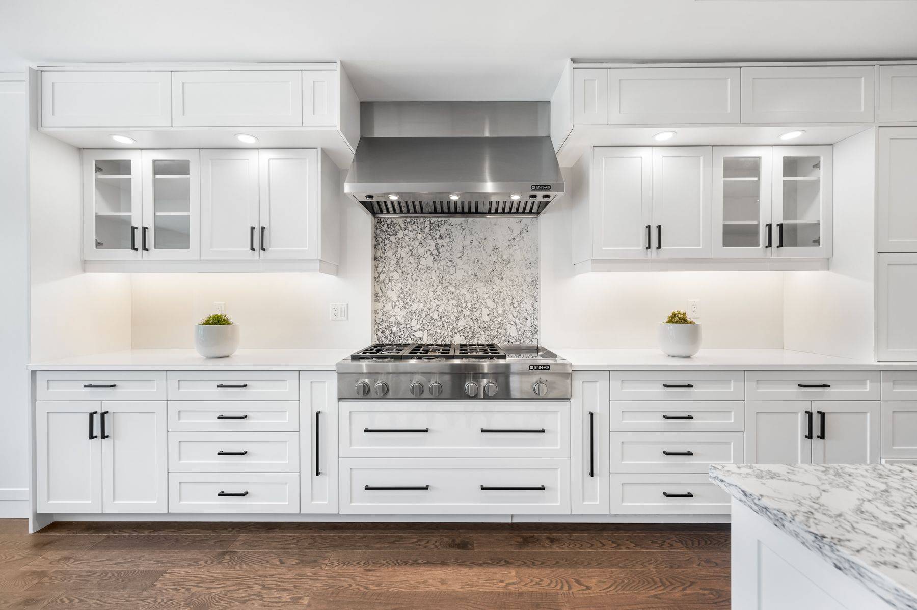 Toronto C03, ON M6E 1J4,17 Earnscliffe RD